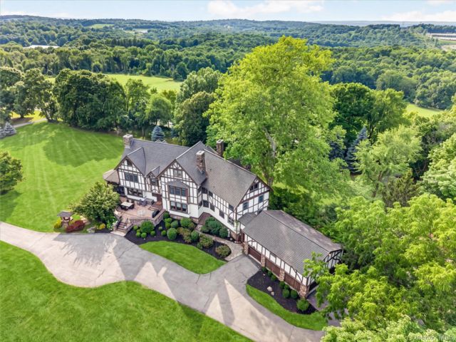  6 BR,  6.00 BTH &nbsp;Estate style home in Goshen