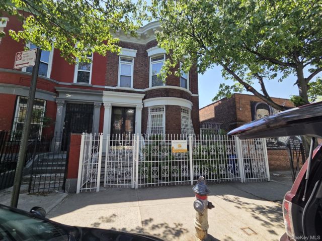  5 BR,  2.00 BTH &nbsp;Other style home in Boulevard