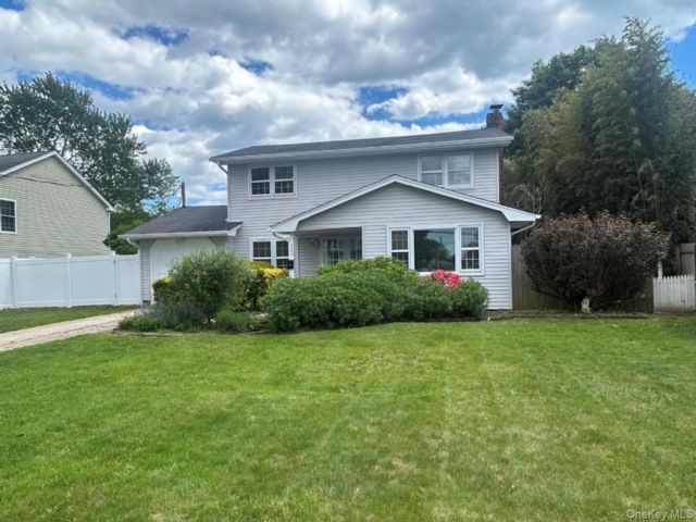  4 BR,  3.00 BTH &nbsp;Colonial style home in Sayville
