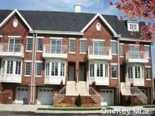  1 BR,  1.00 BTH &nbsp;Contemporary style home in College Point