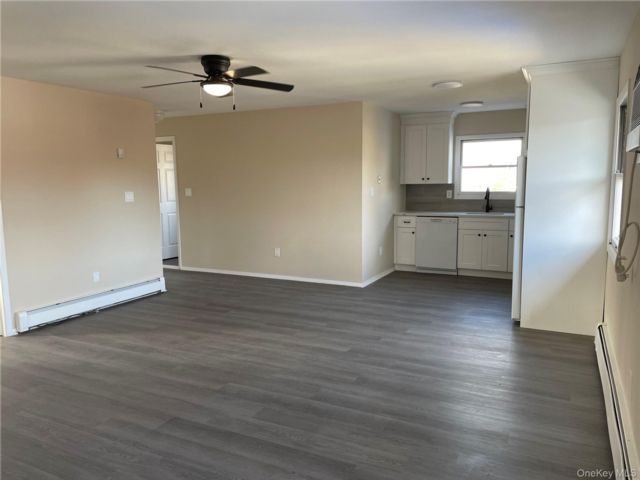  2 BR,  1.00 BTH &nbsp;Full floor apar style home in Babylon