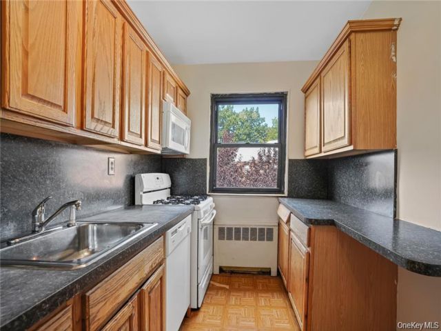 [Howard Beach Real Estate, listing number 7306467]