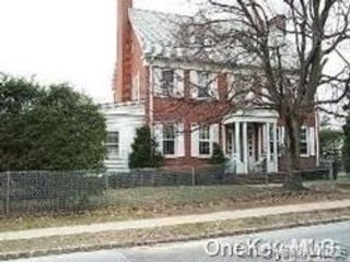  6 BR,  6.00 BTH &nbsp;Colonial style home in Westbury