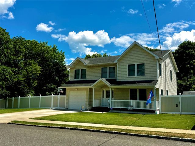 [Lindenhurst Real Estate, listing number 7306515]
