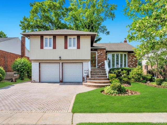  4 BR,  3.00 BTH &nbsp;Split level style home in Valley Stream