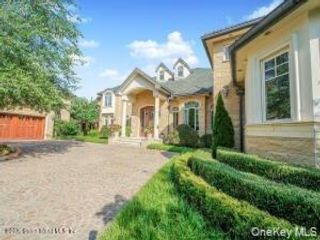  7 BR, 11.00 BTH &nbsp;Contemporary style home in Eltingville