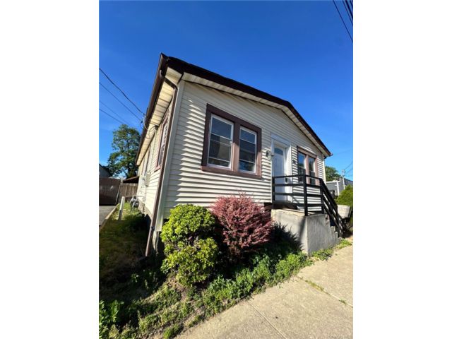  3 BR,  2.00 BTH &nbsp;A-frame style home in Amityville