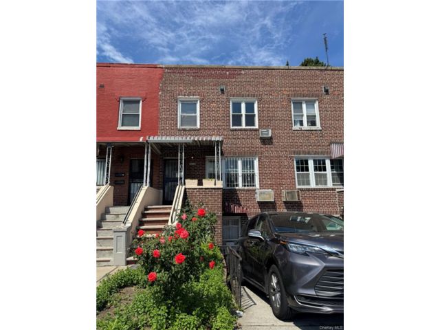  3 BR,  2.00 BTH &nbsp;Other style home in Jamaica