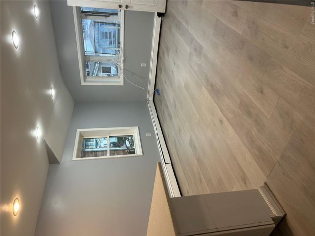  3 BR,  2.00 BTH &nbsp;Includes legal  style home in Jamaica