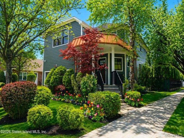  6 BR,  4.00 BTH &nbsp;Colonial style home in Grant City