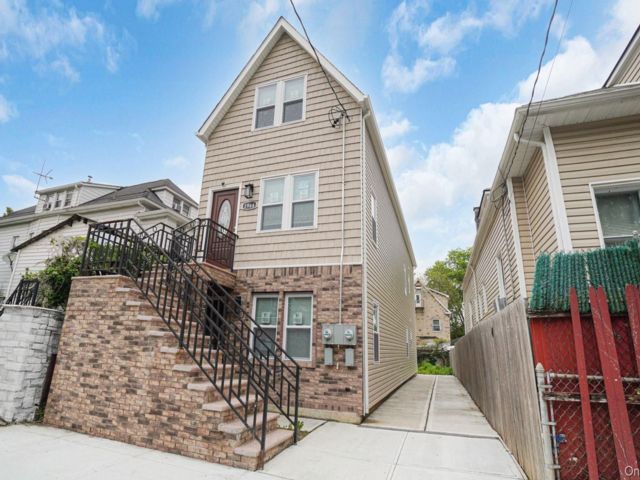 [Wakefield Real Estate, listing number 7306616]