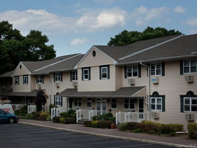  2 BR,  2.00 BTH &nbsp;Other style home in East Islip