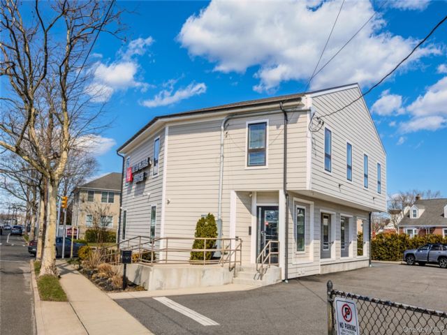 Studio,  0.00 BTH &nbsp;House style home in Franklin Square