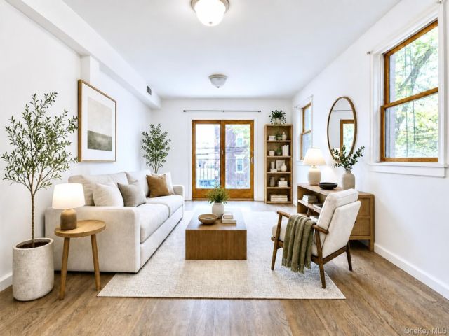  9 BR,  7.00 BTH &nbsp;House style home in Ridgewood
