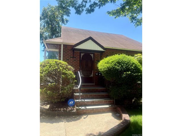  4 BR,  2.00 BTH &nbsp;Exp cape style home in Rosedale