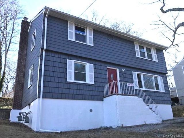  2 BR,  1.00 BTH &nbsp;Colonial style home in East Northport