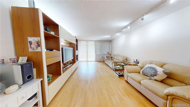 [PHOTO]