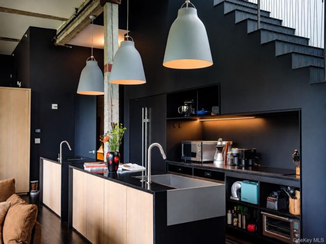 [PHOTO]