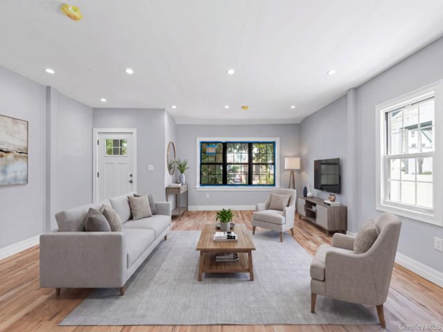  4 BR,  4.00 BTH &nbsp;Colonial style home in Queens Village