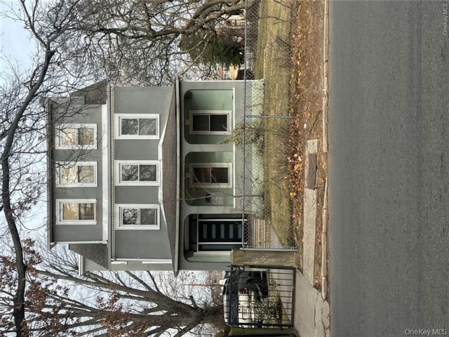  4 BR,  1.00 BTH &nbsp;Colonial style home in Mount Vernon