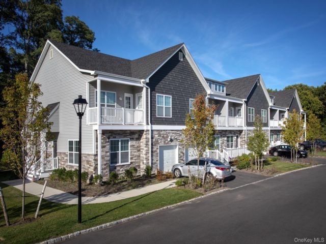  2 BR,  2.00 BTH &nbsp;Other style home in Selden