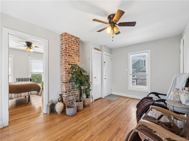  2 BR,  1.00 BTH &nbsp;Other style home in Babylon