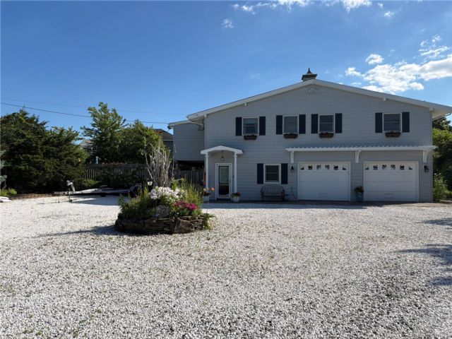  4 BR,  3.00 BTH &nbsp;Other style home in Oak Beach