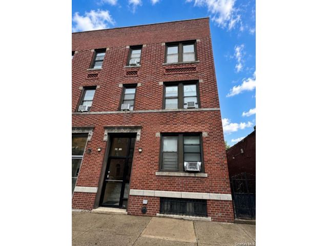 Studio,  0.00 BTH &nbsp;House style home in Woodside