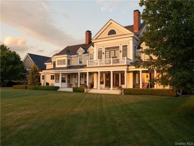  5 BR,  6.00 BTH &nbsp;Colonial style home in Millerton