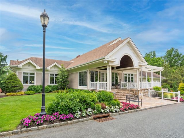  5 BR,  5.00 BTH &nbsp;Other style home in Roslyn