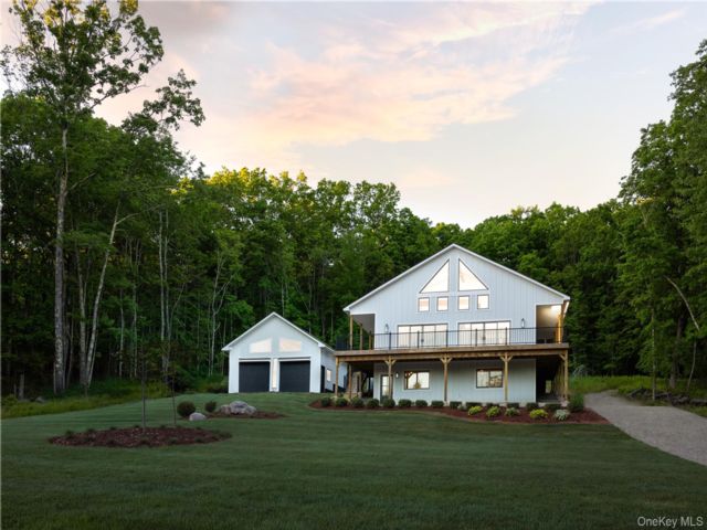  3 BR,  4.00 BTH &nbsp;Chalet style home in Narrowsburg