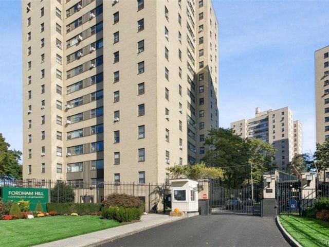  2 BR,  1.00 BTH &nbsp;High rise style home in Jerome Avenue