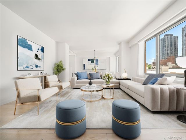  3 BR,  3.00 BTH &nbsp;High rise style home in New York (manhattan)