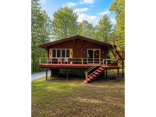  3 BR,  2.00 BTH &nbsp;Chalet style home in Woodridge