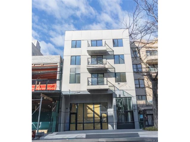  2 BR,  3.00 BTH &nbsp;Other style home in Flushing
