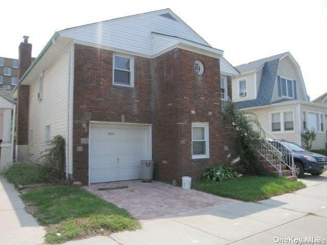  2 BR,  1.00 BTH &nbsp;Includes legal  style home in Long Beach