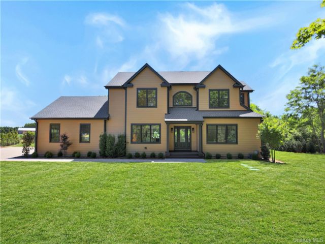  4 BR,  4.00 BTH &nbsp;Estate style home in Jamesport