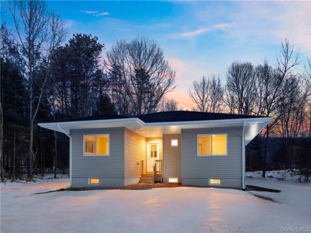  3 BR,  4.00 BTH &nbsp;Ranch style home in Port Jervis