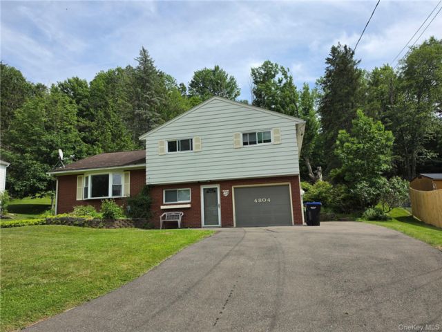 3 BR,  2.00 BTH &nbsp;Split level style home in Vestal