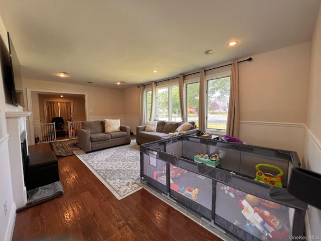  3 BR,  2.00 BTH &nbsp;Ranch style home in Massapequa