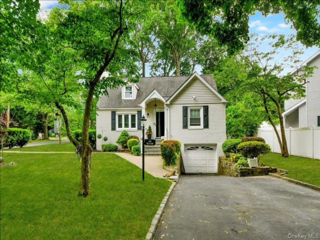  3 BR,  2.00 BTH &nbsp;Colonial style home in Harrison