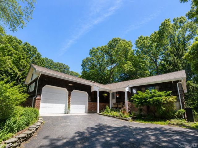 [East Setauket Real Estate, listing number 7307386]