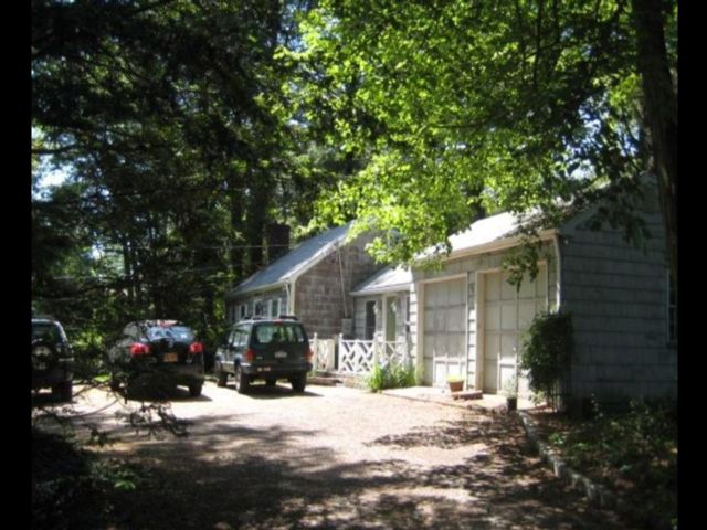  4 BR,  2.00 BTH &nbsp;Cape cod style home in Roslyn Harbor