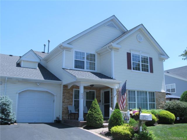  2 BR,  2.00 BTH &nbsp;Other style home in Middle Island
