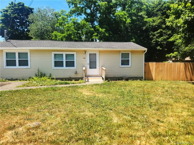  4 BR,  1.00 BTH &nbsp;Ranch style home in East Patchogue