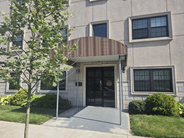Studio,  0.00 BTH &nbsp;High rise style home in Richmond Hill