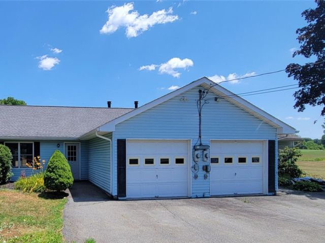  2 BR,  2.00 BTH &nbsp;Ranch style home in Walden