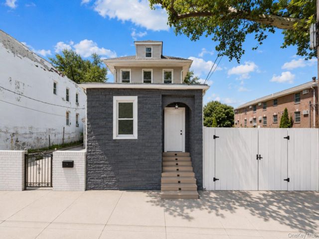  7 BR,  4.00 BTH &nbsp;House style home in Cornell
