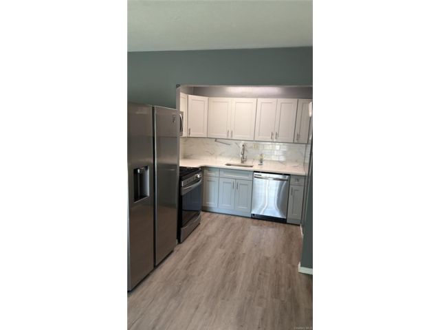  1 BR,  1.00 BTH &nbsp;Full floor apar style home in Heartland Village