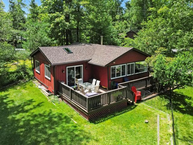  3 BR,  2.00 BTH &nbsp;Ranch style home in Bethel
